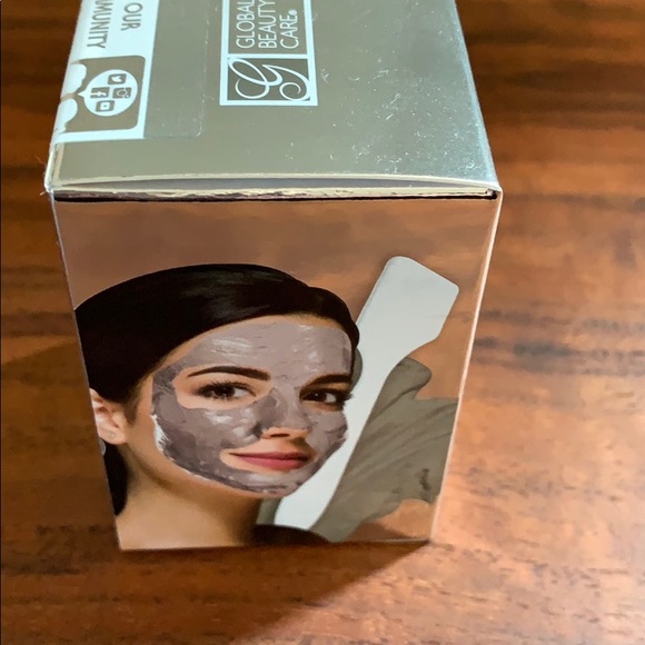 Clay Face Mask, Sealed in Box - Picture 4 of 5